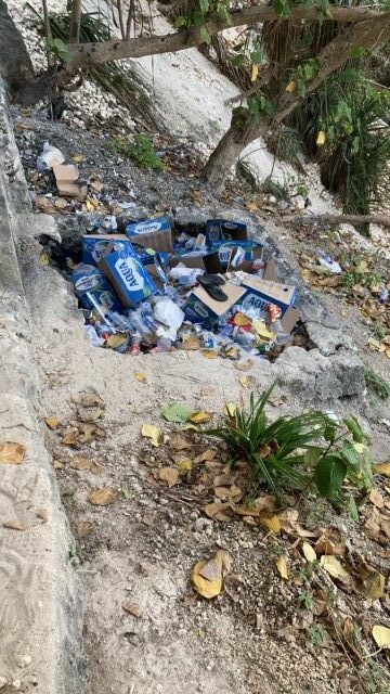 Berge an Plastikflaschen.