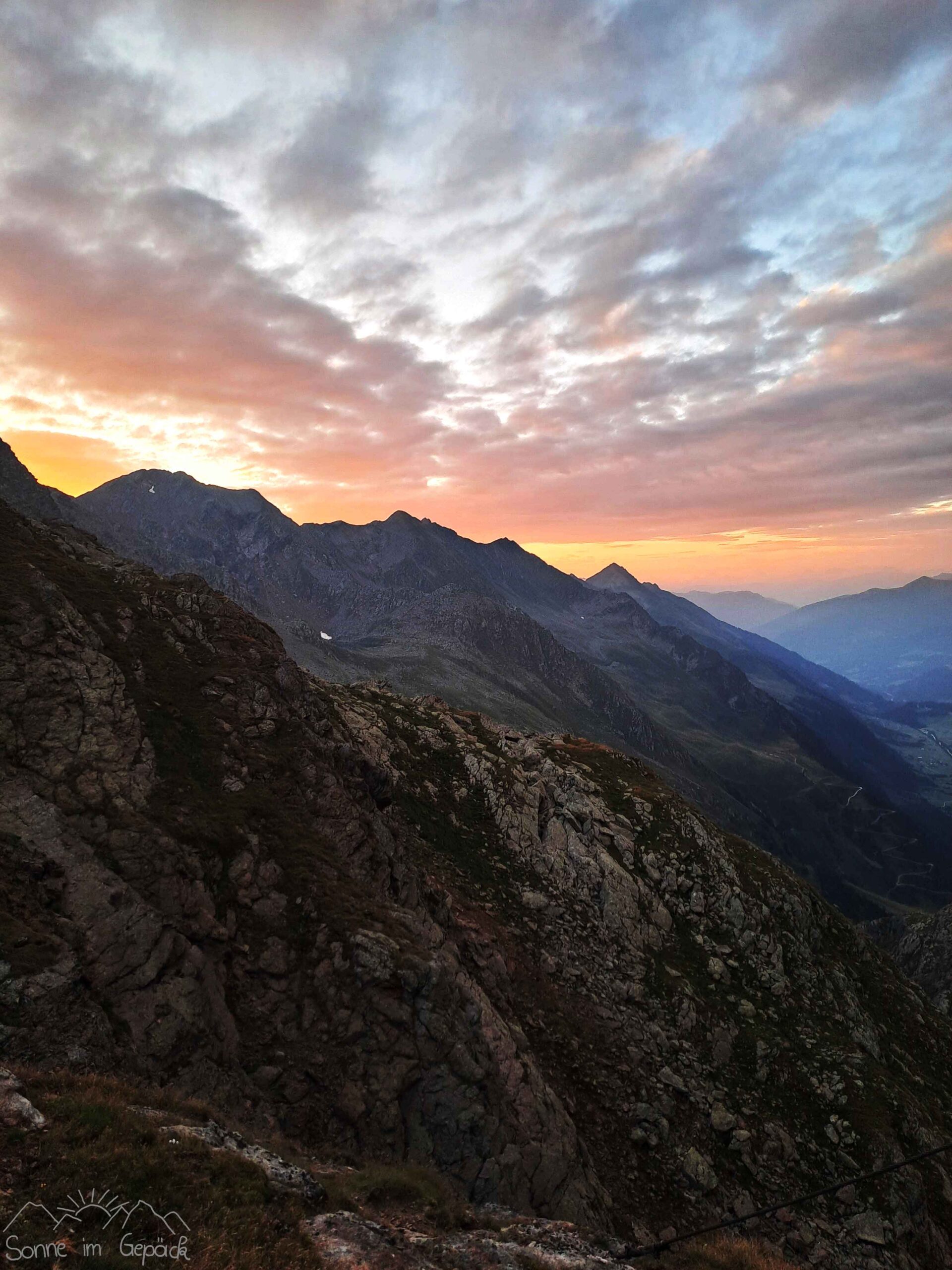Sonnenaufgang in den Alpen.